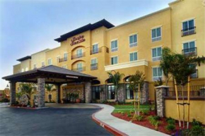  Hampton Inn & Suites Lodi  Ло́ди